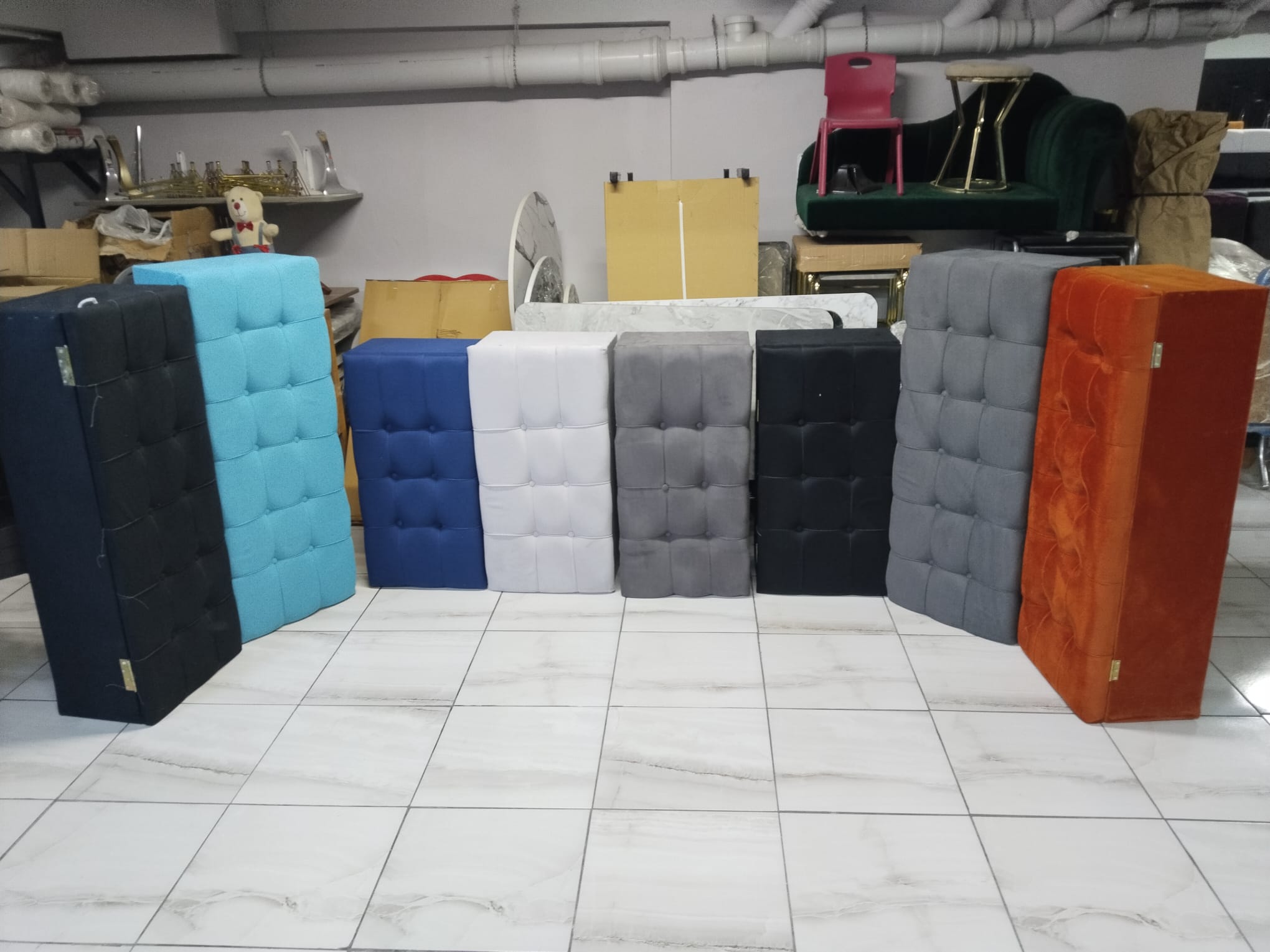 Renk Renk Yeni Model Lüks Çizgi Kapitoneli Sandıklı Puf Bench Beyaz Ayak (120*45) 1 Adet